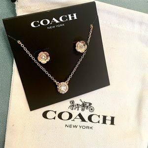 COACH Open Circle Pendant Necklace with Tea Rose Stud Set in Rose Gold NEW NWT